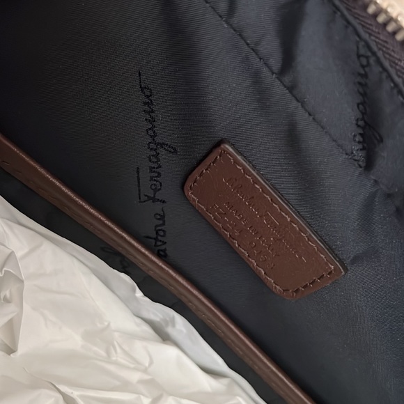 super stylish briefcase brand new with a strap. Color brown - Picture 6 of 6